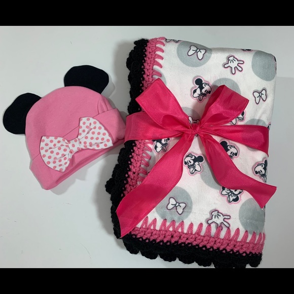 Minnie Mouse Double-sided Minky Crochet Baby Blanket Gift Set - Picture 5 of 7
